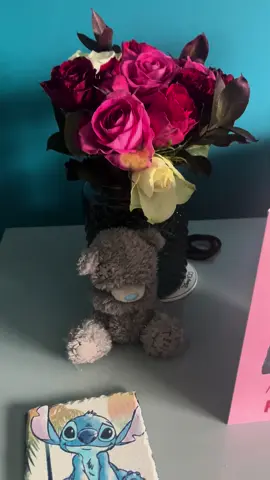 Take the 📸 before you eat it 🤭 #ValentinesDay #valentines #happyvalentinesday #flowers #roses #Love #family #fyp 