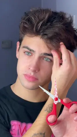 had to give my hair a little trim ✂️ 