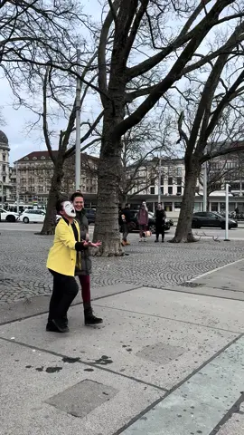 ARE YOU READY FOR THE PARTY? #streetmime #streetshow #dance #woman #girl #mime #cescoartist 