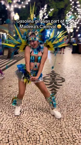 You know I had to pull this one off in the costume 🤪🔥 DC:me  Tutorial on my YT channel 🫶🏼 #gasolinadance #viraldance #gasolina #daddyyankee #danceinpublic #publicreaction #public #reactions #madeira #carnaval #viral #trend #dancetrend 