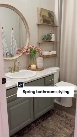Spring bathroom styling!🌷 I thought the flower bath towels were so adorable and perfect for spring accents in our bathroom!  I think we are officially over the cold cold weather here which makes me so happy. This week our temps are in the 60s! #guestbathroom #bathroomdecor #guestbathroomstyling #bathroomdecorideas #bathroomstyling #bathroominspo 