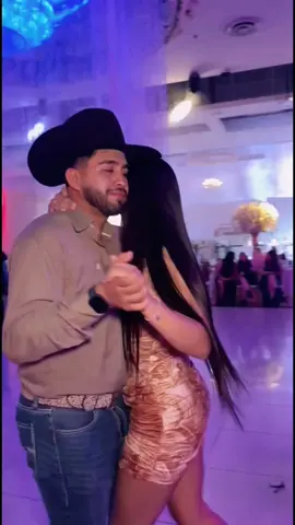 #danças #forro #sertanejo #baile #bailenotiktok #forrozin #forrozeiros #forronotiktok #bailes #dançasdotiktok 