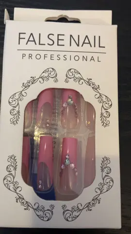 My pressons for vday 💗💗💗 #pressonnails #valentinesdaynails #pinknails #pinkpressonnails 