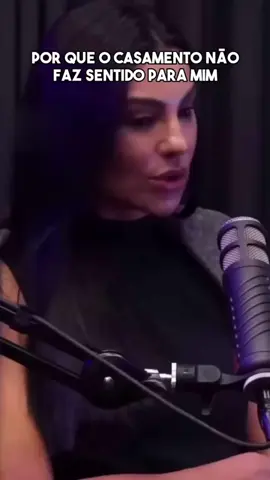 💖deixa sua opinião😉 Por que o casamento não faz sentido para mim?#prosaguiada  Neste vídeo, a pessoa compartilha sua opinião de que o casamento só faz sentido para quem deseja ter filhos. Ela menciona que, apesar de ser católica, não segue rigidamente os dogmas da religião. Para ela, a ideia de ter que conversar diariamente com o cônjuge e compartilhar o dia a dia era um pesadelo, especialmente por lidar com o público constantemente. Ela reflete sobre a dificuldade de manter um casamento e como isso não se encaixa em sua vida. #cintiachagas  #casamento  #namoro  #relacionamento  #intimidade  #familiapeluche  ##sexualidade  #sexualidadespiritual  #foryoupage  #viralvideo  #podcast
