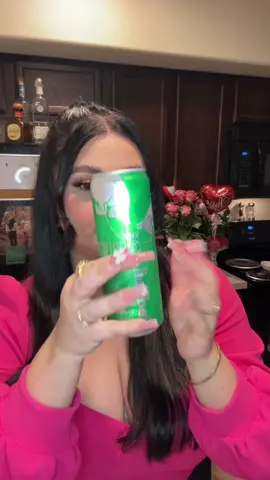 HAPPY VALENTINES DAY EVERYONE💋🎀💓 #fyp #foryou #parati #redbull #ValentinesDay #Love #allpink #latinastiktok #bebida #dannylux #amor #amorylaamistad 
