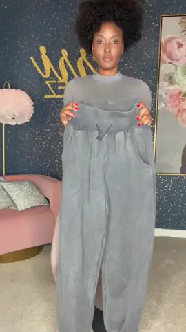 Bomd swearsuit  from @FashionNova called   Feeling Good Fleece Jogger Set 🥰🥰 #fypシ #blackgirltiktok #fashionnova #activewear 