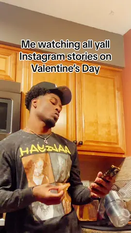 Got me ova here stress eating F yall 😭💀😂🤎 #dasanfrazier 