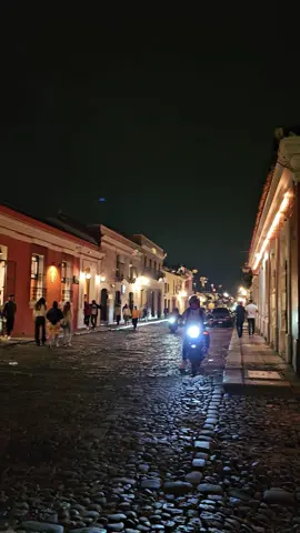 Hermosa noche en #antiguaguatemala #Ciudad  #colonial #Ruinas 