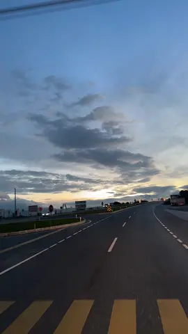 Bu sabah öyle özledim ki, doğan güneşi kucaklayasım geldi..  #yolvemüzik #yolstoryleri #yolvideoları #yolmanzaraları #yolsevenler #gündoğumu #sunrise #keyifliseyirler #aydın #3n1k1s #®️ 