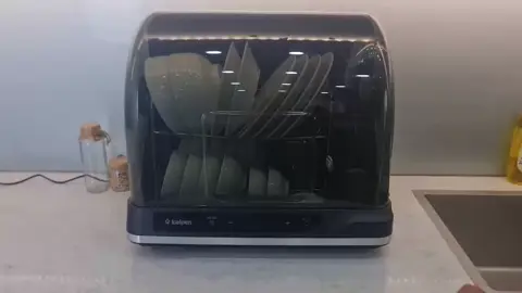 🔹 giá 1980k Muốn nhà bếp của bạn trở nên tiện ích hơn? 👉 Máy Sấy Bát Kalpen DD99 là sự lựa chọn hoàn hảo! Bảo hành 24 tháng, lỗi đổi mới trong 7 ngày. 🚀 TÍNH NĂNG NỔI BẬT: ✔️Sấy Khô & Khử Trùng Hiệu Quả: Sử dụng công nghệ sấy khô bằng khí nóng đối lưu ở 70-80 độ C, giúp bát đĩa khô ráo nhanh chóng. ✔️Diệt Khuẩn bằng Tia UV: Tia UV-C với bước sóng 253,7nm, tiêu diệt vi khuẩn hiệu quả, bảo vệ sức khỏe gia đình bạn. ✔️Thiết Kế Thông Minh: Phù hợp với mọi không gian nhà bếp hiện đại. ✔️An Toàn & Bền Bỉ: Tính năng bảo vệ quá nhiệt, đảm bảo an toàn và tăng cường độ bền. ✔️Dung Tích Lớn: Chứa đến 58 lít, phù hợp cho gia đình từ 6-8 người. ✔️Đa Năng & Tiện Lợi: Hẹn giờ điện tử, thích hợp sấy khô rau củ và nhiều đồ dùng khác. ✔️Dễ Dàng Vệ Sinh: Các bộ phận tháo rời dễ dàng làm sạch. ✔️Độ Ồn Thấp: Hoạt động êm ái, không ảnh hưởng đến cuộc sống. ✅ SỐ LƯỢNG BÁT ĐĨA CÓ THỂ CHỨA: ✔️18 cái bát, chén ăn cơm. ✔️3 tô, chén lớn và 7 đĩa to. ✔️Khoang cất dao và dụng cụ nhà bếp khác. ✅ THÔNG SỐ KỸ THUẬT: ☑️Điện áp: 220VAC ☑️Tần số: 50Hz ☑️Công suất sưởi: 350W ☑️Công suất UV: 2W ☑️Bước sóng UV: 253,7nm ☑️Dung tích: 58 lít ☑️Nhiệt độ sấy: 80 độ C ☑️Kích thước: 500mm x 400mm x 450mm ☑️Trọng lượng: 5kg ☑️Độ ồn: < 50 dB #maysaybat #maysatbatdia #tusaybat