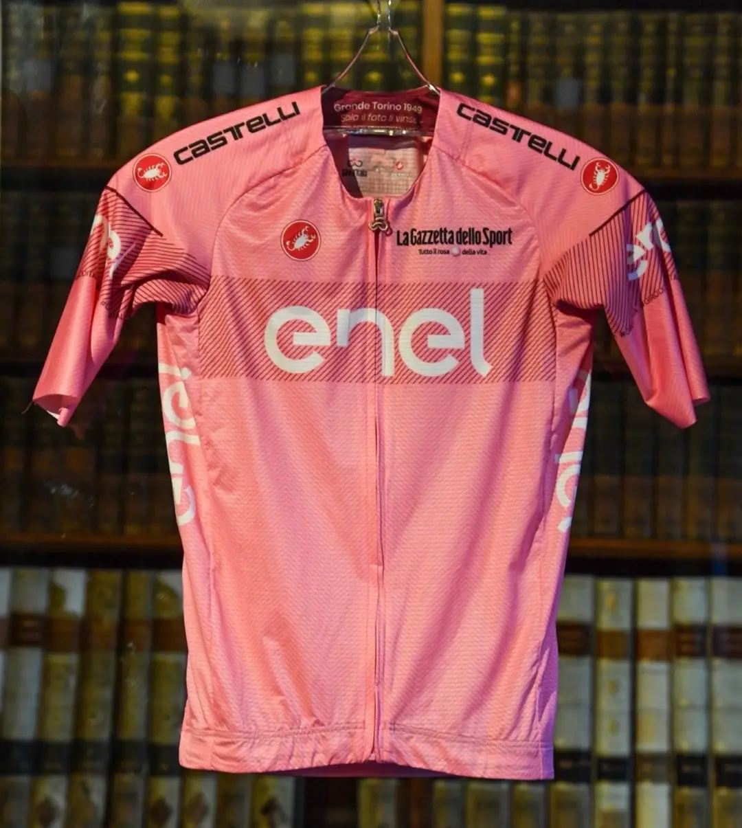 Write a name in the comments 👇 #giroditalia #giroditalia2024 #cyclingtiktok #cycling #magliarosa #cyclingpassion 