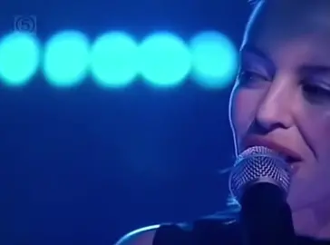 Kylie Minogue performing Breathe live on Pepsi Chart (1998) #KylieMinogue #Breathe #PepsiChart 🎶
