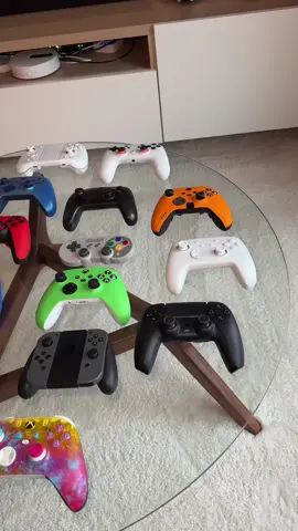 Qui veut une manette ? Et laquelle ?