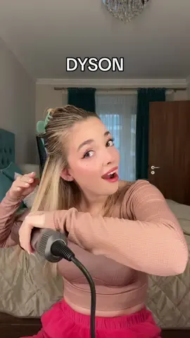 Hirdetés | Csak ámulok és bámulok! Imádom! A dyson.hu-n fogjátok tudni ti is hamarosan beszerezni ezt a csodát!🥰  @Dyson @Dyson Hair #dyson #dysonairstrait #comingsoon 