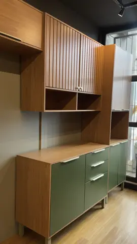 Cozinha Modulada MGM Divina - 5 peças  . Elegante, Sofisticada e Moderna :)  Sua cozinha vai ficar super charmosa com a cozinha Modulada Divina da MGM, feita 100% em MDF, portas superiores em rapido, puxadores em ABS na cor gold, ela é a escolha perfeita para sua cozinha!! . #mgm #divina #cozinha #demontração #mdf 