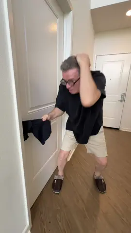 When you unexpectedly got caught in a trap 😭😮 #short #shorts #tiktok #tiktokviral #viral #viraltiktok #fun #viral_video #tiktokfunny #funny #ronniesadventures #камедиклаб #hollywood #tiktokviral #acting #камедіклаб @ronnies.adventures 