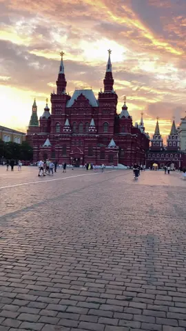 The kremlin during sunset/ atardecer en el kremlin #kremlin #moscu  #moscow #redsquare #rusia #москва 