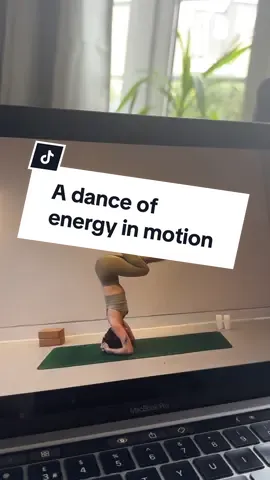 Coming To YouTube Soon 🌊💛- You can’t tell me yoga isn’t a beautiful dance of energy in motion…. 🙏🏽🌷 Who’s ready to practice this with me ?? 👇🏽 🐾 @yogi.bare  #yoga #freeyoga #onlineyoga #yogaonyoutube #youtube #yogapractice #fullbodyyoga #yogaflow