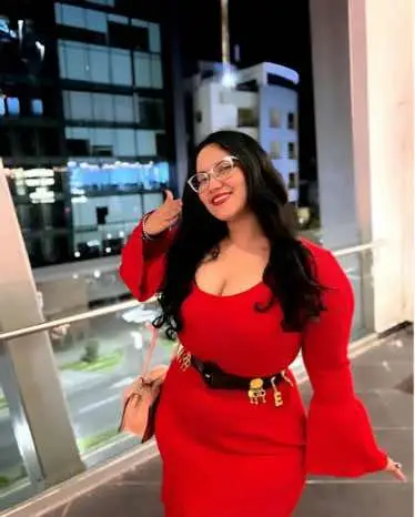 No se puede ocultar el perfume de una flor ❤️‍🔥 #amor #dress #vestido  #sanvalentin #cabellonegro #rock #elsalvador #curvy #curves #ropaaesthetic #rockenespañol #solodeguitarra #metal #heavymetal #curvygirl #curvymodel #salvadoreña #latina #ratablanca #magodeoz #rockclasico