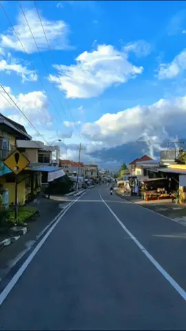 Kota BATU,kota paling hilingable,banyak wisata,spot foto atau video yo buanyak rek,Ayo gass hiling nang Batu rek 😀 #CapCut #kotabatu #bumiaji #videojalan #jalanjalan #videocinematic #aesthetic #videoperjalanan #videopemandangan #susanapagi #rekomendasi #wisatabatu #fyp #videoviral #pegunungan #punten 
