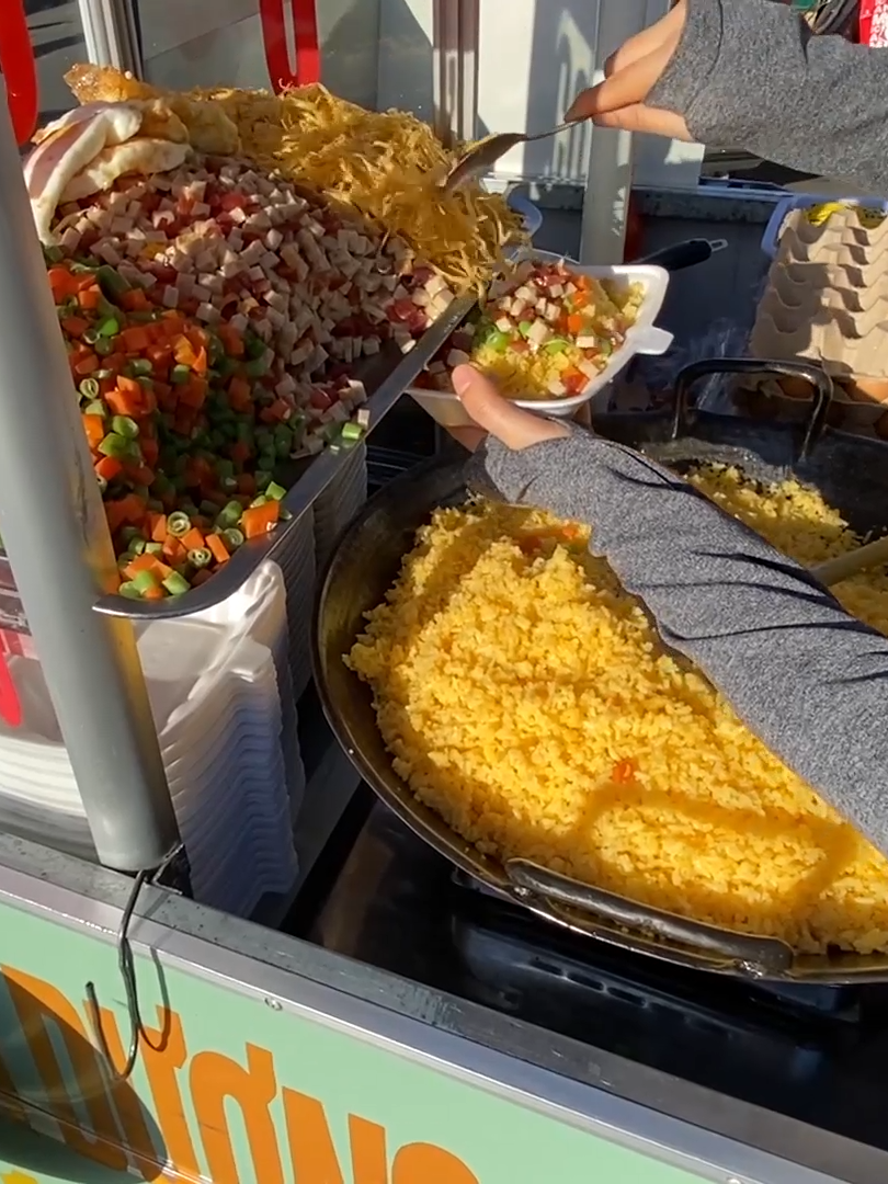 xe cơm chiên vàng óng chỉ 15k mỗi ngày bán hơn 300 hộp.