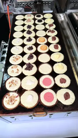 日本一種類豊富な大判焼き専門店！ 定番のあんこやカスタードなどの定番から チョコストロベリークッキーや クリームチーズハニーMIXナッツなどの 変わり種まで全部で15種類！ 注文を受けてから焼き上げるので 出来たてアツアツの状態が楽しめるよ☺️ 超オススメ✨️ 📍岐阜 えこちゃん 大判焼き 1個 ¥130～200 #岐阜カフェ #岐阜グルメ #大判焼き #japanesefood #tiktokfood 