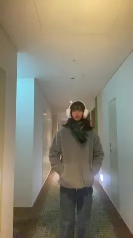 life is good just pratoo pang kao hong mai daii with chamcham at the back 55