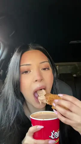 Raising Canes Mukbang swallowing clips 🩷 #mukbang #Foodie #eatwithme 