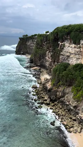 this ocean view from the cliff… #beautifulview #ocean #travel #island #traveltiktok #oceanview #waves #nature 
