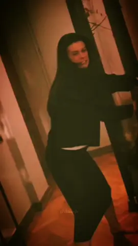 تعبن دگات قلبي وأنعم الله انت عليك.🩸💔 اي لا تصدق يوم اذكرك واعتني ليك وأجيك.🚶‍♂️!