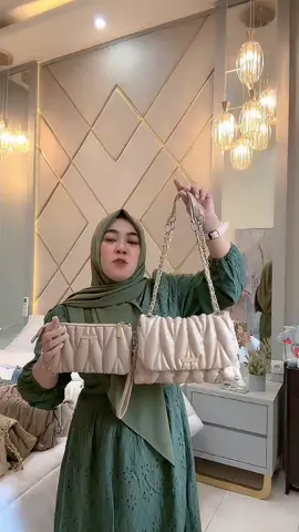 Flash sale banting harga, hanya di live yaaa. yuk join live sekarang~ #tasselempangwanita #ramadhanextraseru 