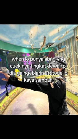 di balik cuek nya seorang abang itu pasti ada rasa kepedulian tinggi yng tidak bisa di perlihatkan.#4u #moots #fypgae 