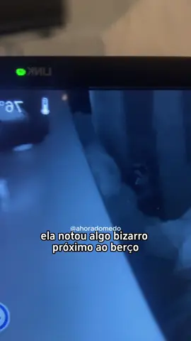 Mãe vê algo bizarro pela babá eletrônica #horror #horrortok #scary #susto #medo  Ib reddit 