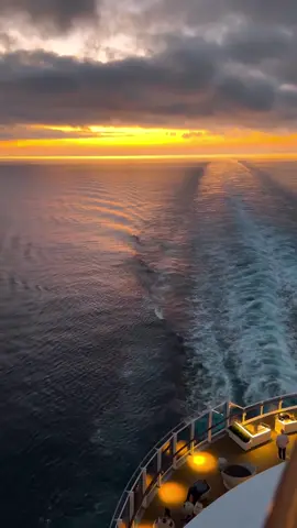 Wow I really want to travel like this !!!😍 #travel #ship #ocean  #cruise  #sunset  #ocean #nature #nice #amazing #beautiful  #beauty 