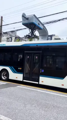 In Shanghai, the supercapacitor bus is charging. It can travel 40km after charging for 5 minutes. #foryou #foryoupage #trending #viral #machines #machinery #DIY #tools #creator #viralvideo #fyp #fypシ 