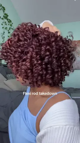 From flat to ✨fabulous✨😂😂 Using flexi rods for heatless curls is great & all until you have to sleep with them in… no sleep👏🏾 #flexirods #heatlesscurls #naturalhairstyles #overnightcurls 