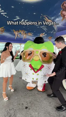 Im absolutely framing the last picture of Noah 🤣 #whathappensinvegas   @Duolingo #duolingo #duolingopartner #vowrenewal #Love #funny #joke #couple 