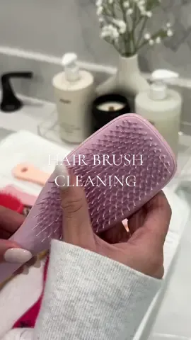 Your sign to clean your hairbrushes💞 #asmr #asmrsounds #hairbrush #hairbrushcleaning #cleaning #cleaninghairbrush #thingsivebeenavoiding #satisfying 
