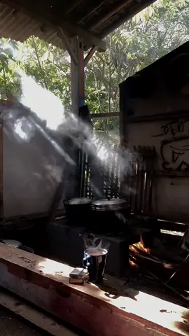 Kawanen Sitik Rak Ngaruh 😂#storyjawa #lirikjawa #liriklagu #jawapride #tren #teampletcapcut #CapCut 