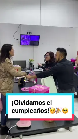 Cuando tus compañeros olvidan tu cumpleaños 😪🎉🎈🍾🥳#denovedad #serie#olvidaronmicumple #humor #felizcumpleaños #felicidades#parati #theofice #serietheoffice #pastel #triste #empresa #tendencia #fvpシ 