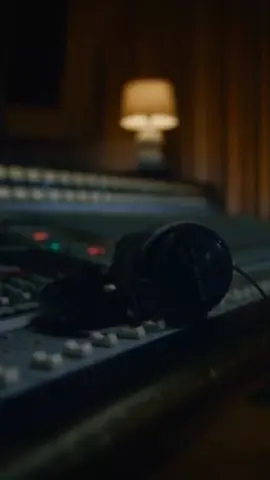 Documentário disponível em Netflix;  . . #wearetheworld #michaeljacksonmagic #music #usaafrica #african #cindylauper #michaeljackson #song #ClassicRockJourney #ClassicSong #netflix #netflixbrasil #netflixmovies 