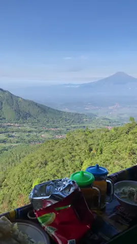 bahan mentah lagi #telomoyojipexplore #telomoyomountain #telomoyo #telomoyomagelang #magelang 