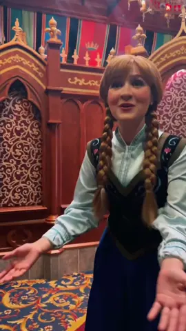 #anna #meetinganna #queenanna #queenannaofarendelle #queen #disneyland #disneyroyalhall #royalhall #meetandgreet #frozen #frozen2 #forthefirsttimeinforever #snowwhitedisneybound #disneybounding 