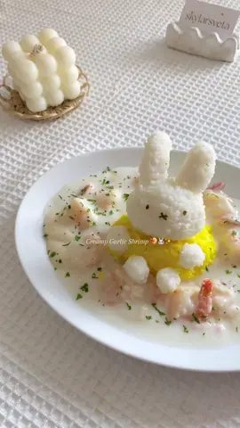 Miffy Creamy Garlic Shrimp 🍤✨🐰🤍 Hi bestie! ✨😍 Makan siang kali inii bikin udang yg creamyyy dan wangiii 😌✨ Janlupa dikasih nasi yang dibentuk miffy biar gemoy 😍 Inspired by @foodichihuo 🤎 Bahan2nya: - 300gr udang - olive oil - 3 siung bawang putih cincang - cooking cream - garam & merica - Shrimp Powder dari @crystalofthesea 🍤✨ - parsley Jangan lupa ditambahin penyedap dari @crystalofthesea biar makin gurih dan makin bergizii ✨😍 Have a nice weekend everyone! 😘 #aesthetic #fyp #idemasakan #homecooking #miffy #cutefood #shrimp #foodideas #cooking 