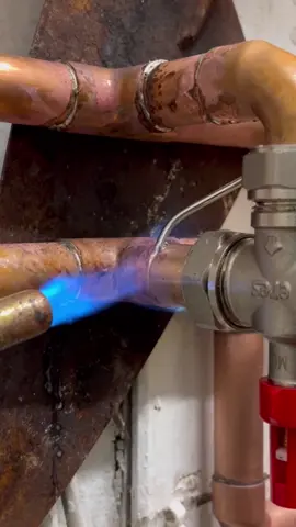 How to fit a bypass valve using clever coupler union fitting! #asmr #plumbing #toolbag #pipes #tools #cleancopper #copper #handtools #work #DIY #howto #plumber 