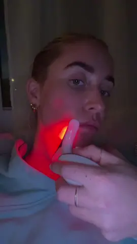 I didnt know it was going to vibrate I thought it just did LED.. but im INTO it #facialtools #ledtherapy #facialtreatment #guashatool #redlighttherapy #skincaretips #wrinkefree #bluelight #clearskin 