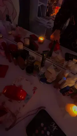 #اليسا #اجمل_احساس #ليلة #هدوء #رومانسيه #حب #اجواء #شمع #احمر #ورد #ملابس #عطر #♥️ 