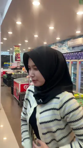 guyss aku pake size M yaaa🤪#outfitinspriation #hijabsport 