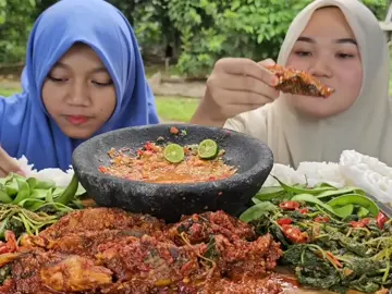 Mukbang tongkol balado, tumis bayam, sambal dan lalapan roai (Yt:KM FOOD FAMILY) #kmfoodfamily #tongkolbalado #pedesaan #bikinngiler #fyp #mukbang #asmr #mukbangvideo 
