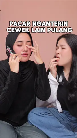Ada aja yaaa masalah😭 jahat banget nganterin cewek lain pulang!? Untung ada cemilan yang puffy banget! #LetsGetPuffy #GarudaPuffy